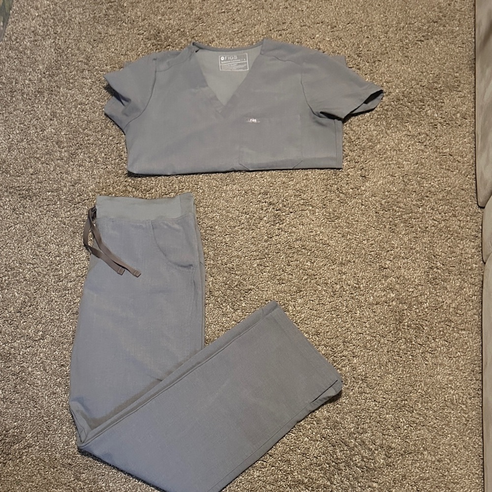 Figs Women's Gray Scrub Set